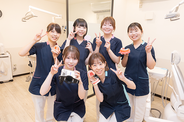 シニア歯科オーラルケアクリニック新神戸のスタッフ集合写真